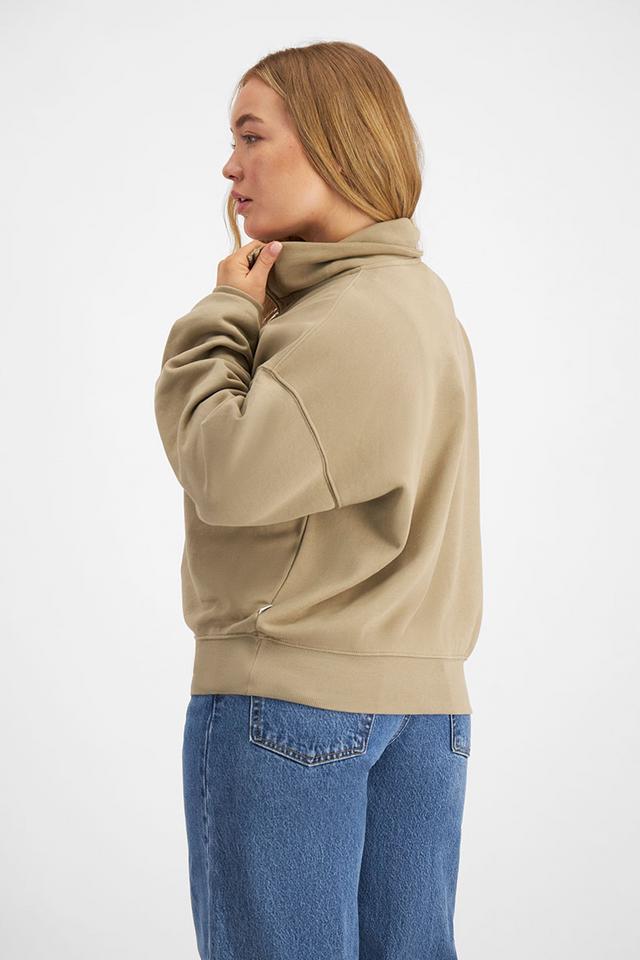 Taylor (She/Her) wears size Large and is 161cm tall with 98cm chest and 74cm waist