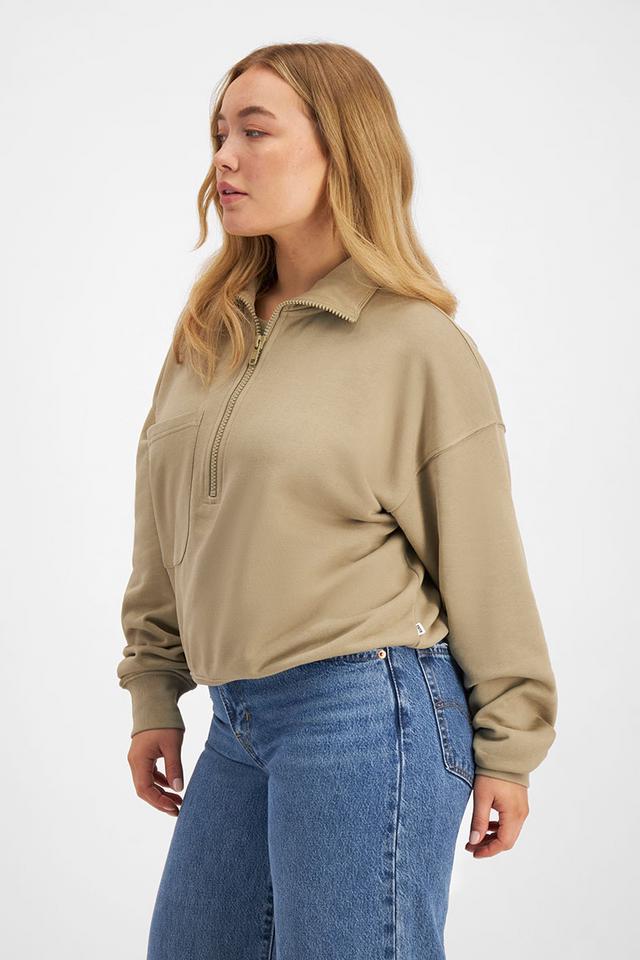 Taylor (She/Her) wears size Large and is 161cm tall with 98cm chest and 74cm waist