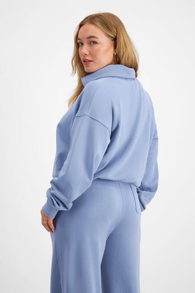 Taylor (She/Her) wears size Large and is 161cm tall with 98cm chest and 74cm waist