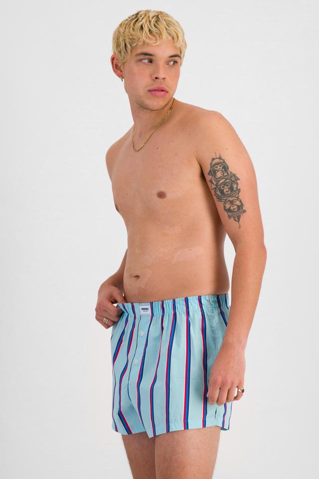 TOBIAS (He/Him) wears size M and is 187cm tall with 93cm chest and 78cm waist