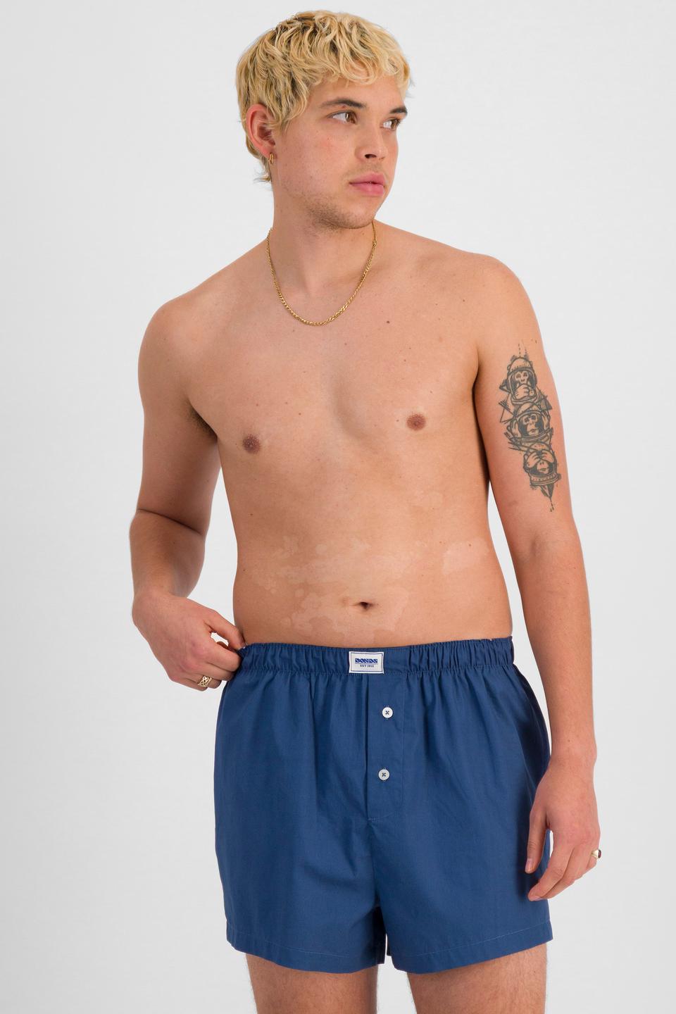 TOBIAS (He/Him) wears size M and is 187cm tall with 93cm chest and 78cm waist