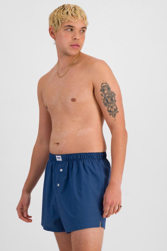 TOBIAS (He/Him) wears size M and is 187cm tall with 93cm chest and 78cm waist