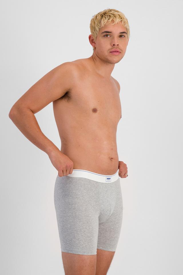 TOBIAS (He/Him) wears size M and is 187cm tall with 93cm chest and 78cm waist