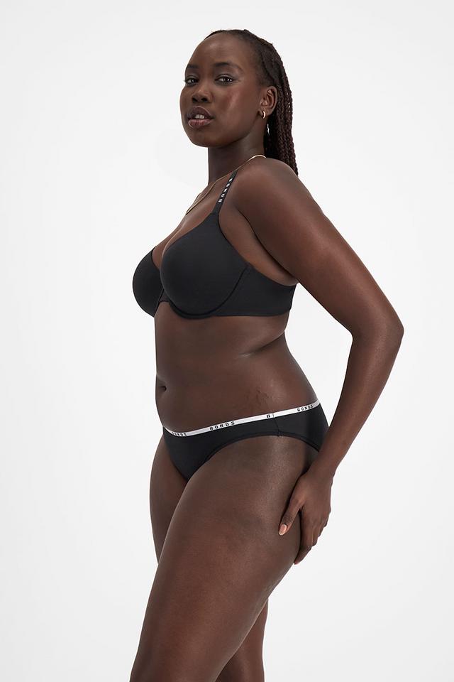 Victoria (She/Her) wears size 14 and is 178cm tall with 96cm chest and 78cm waist