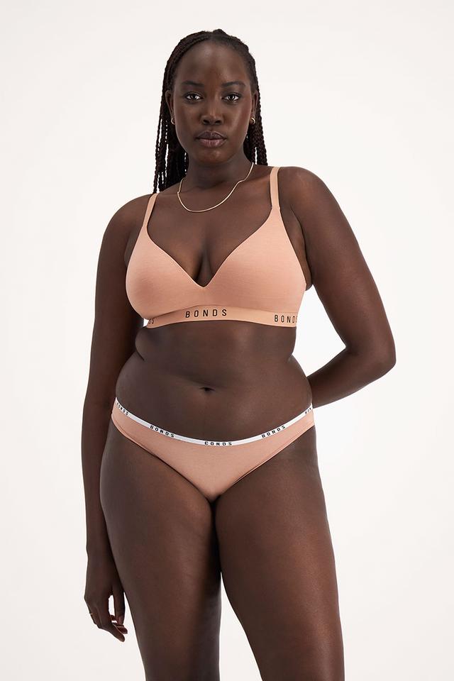 Victoria (She/Her) wears size 14 and is 178cm tall with 96cm chest and 78cm waist