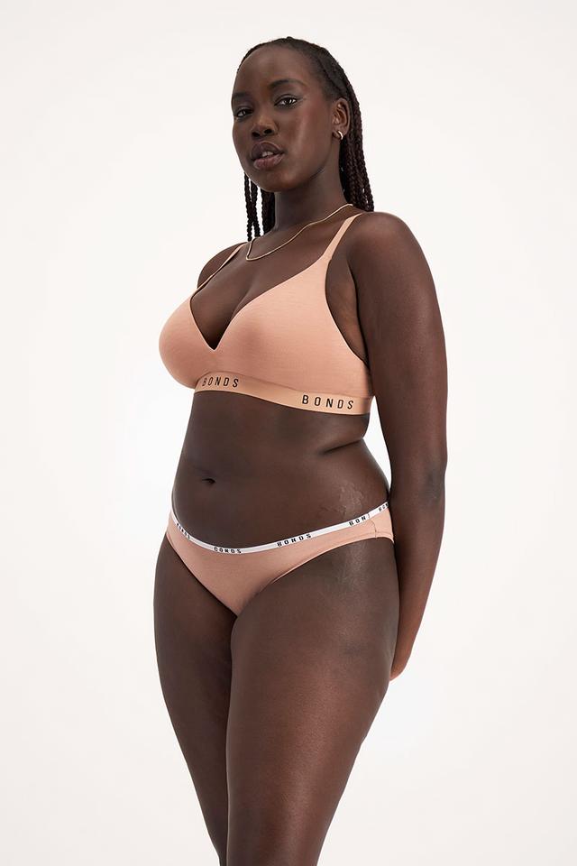 Victoria (She/Her) wears size 14 and is 178cm tall with 96cm chest and 78cm waist