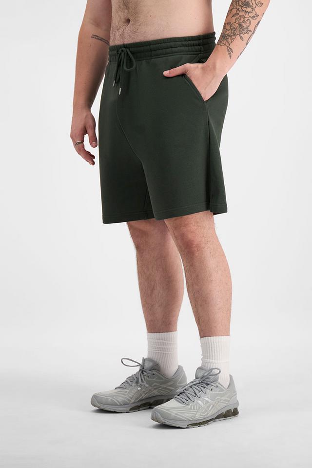 Sam (He/Him) wears size XL and is 178cm tall with 112cm chest