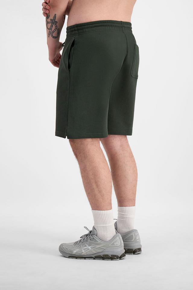 Sam (He/Him) wears size XL and is 178cm tall with 112cm chest