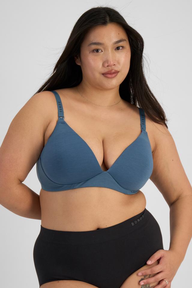 Chloe (She/Her) wears size 14DD and is 165cm tall with 95cm chest and 78cm waist