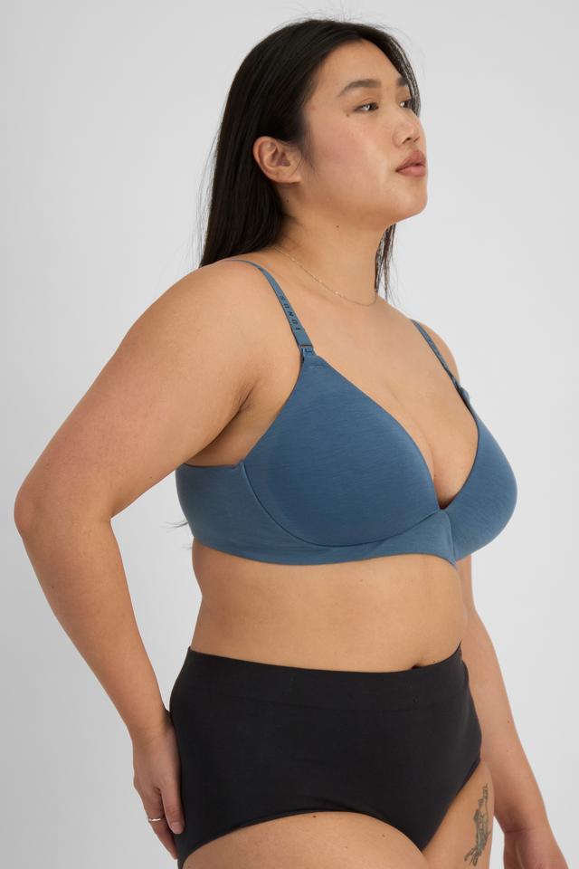 Chloe (She/Her) wears size 14DD and is 165cm tall with 95cm chest and 78cm waist