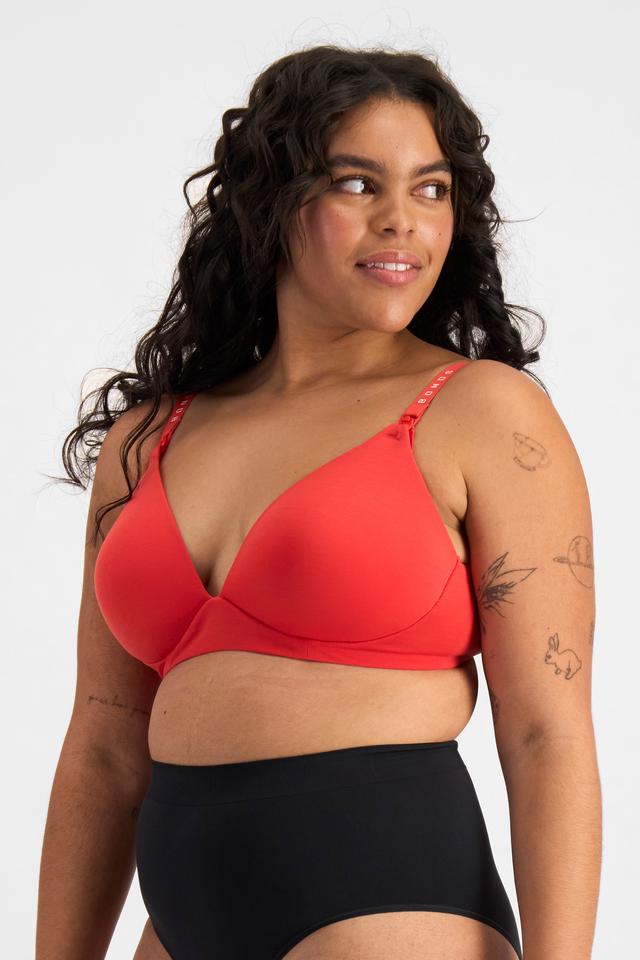 Bisahr (They/Them) wears size 10 and is 180cm tall with 81cm chest and 66cm waist
