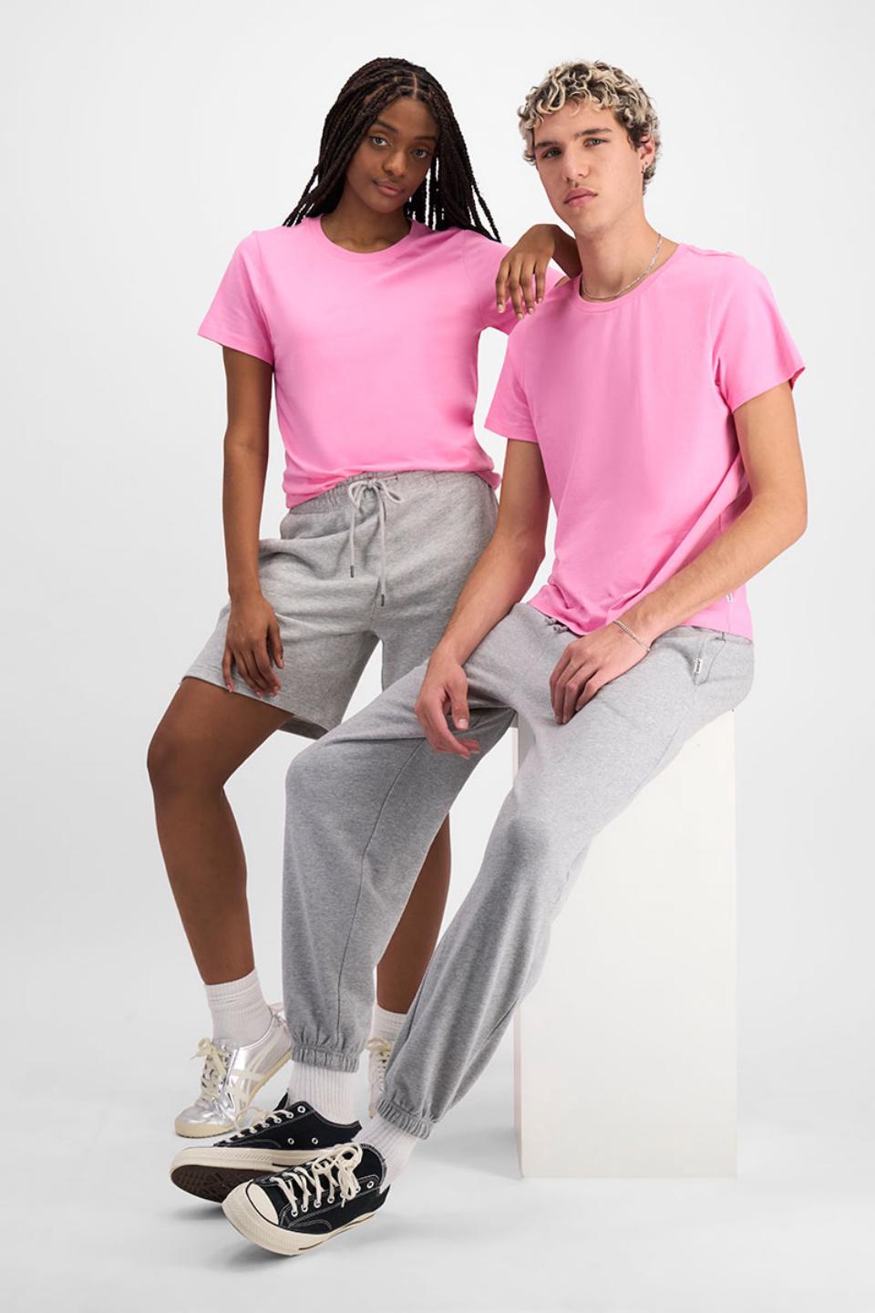 Tea (They/Them) wears size Small and is 177cm tall with 88cm chest and 71cm waist. Eli (He/Him) wears size Large and is 193cm tall with 87cm chest and 73cm waist.