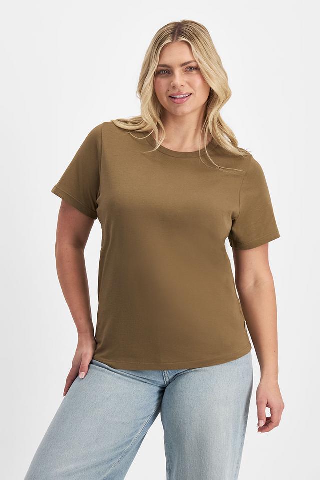 Zoe (She/Her) wears size Large and is 170cm tall with 98cm chest and 85cm waist