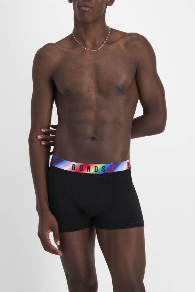 Emmanuel (He/Him) wears size M and is 182cm tall with 93cm chest and 73cm waist