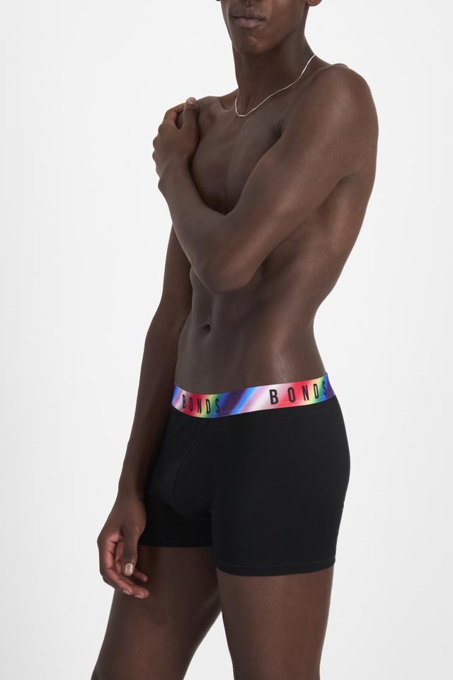 Emmanuel (He/Him) wears size M and is 182cm tall with 93cm chest and 73cm waist