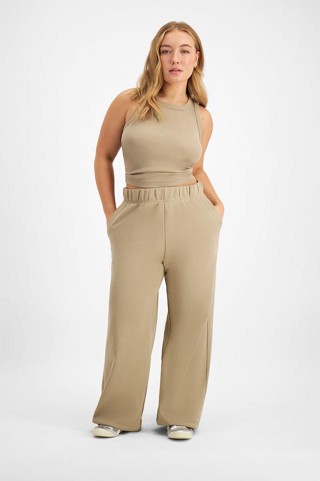 Taylor (She/Her) wears size Large and is 161cm tall with 98cm chest and 74cm waist