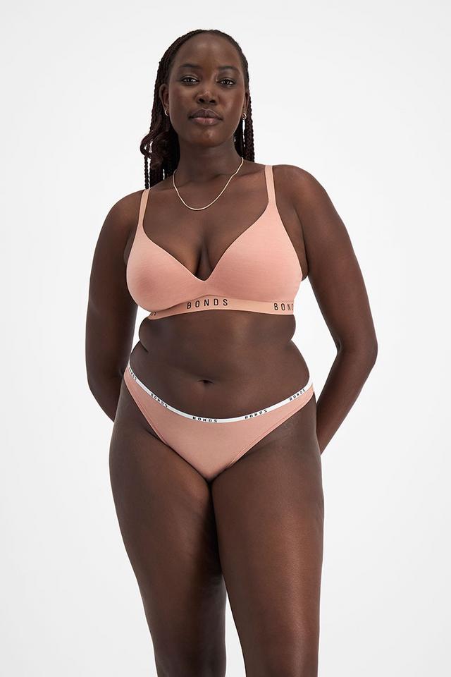 Victoria (She/Her) wears size 14 and is 178cm tall with 96cm chest and 78cm waist