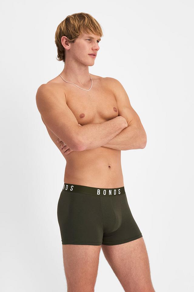 Max (He/Him) wears size Medium and is 189cm tall with 90cm chest and 73cm waist