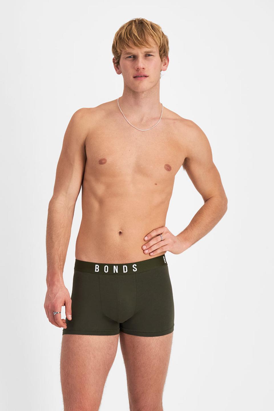 Max (He/Him) wears size Medium and is 189cm tall with 90cm chest and 73cm waist