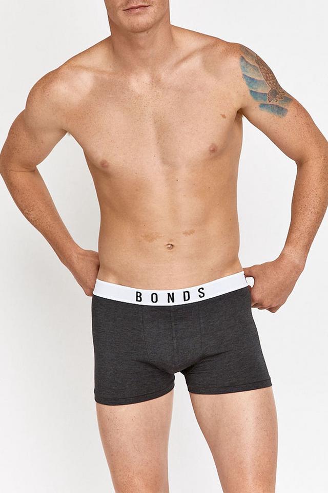 Model is 191cm tall with 103cm chest and 81cm waist