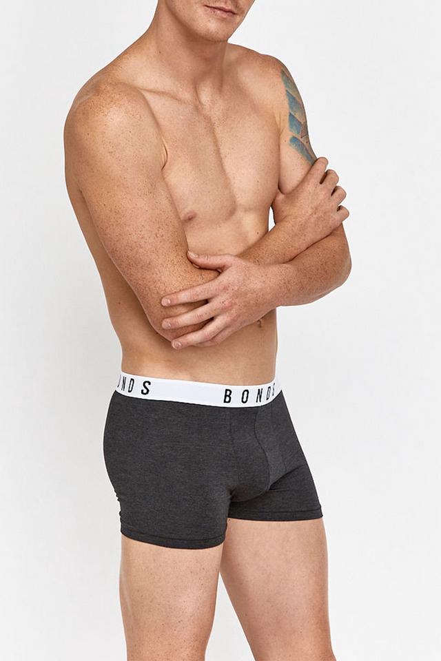 Model is 191cm tall with 103cm chest and 81cm waist