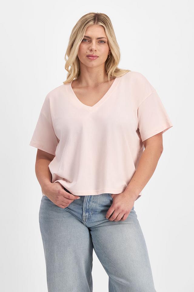 Zoe (She/Her) wears size Large and is 170cm tall with 98cm chest and 85cm waist