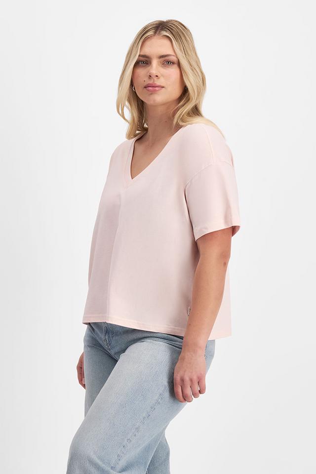 Zoe (She/Her) wears size Large and is 170cm tall with 98cm chest and 85cm waist