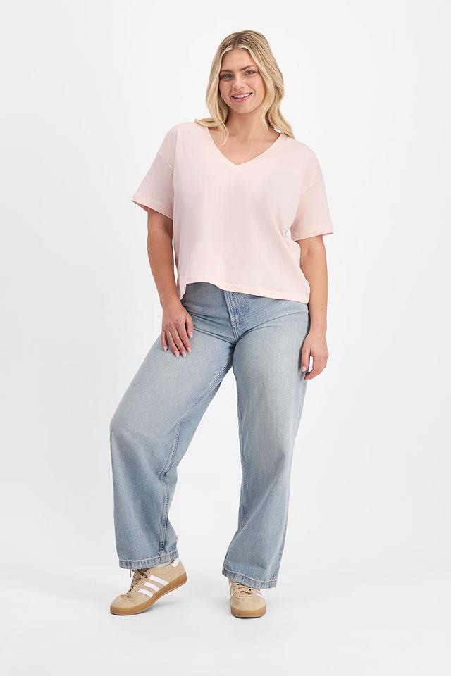 Zoe (She/Her) wears size Large and is 170cm tall with 98cm chest and 85cm waist