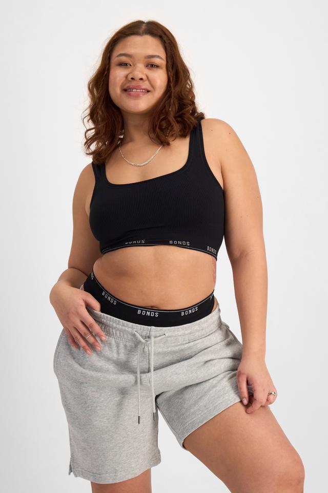 Chika (She/Her) wears size 14 and is 167cm tall with 102cm chest and 84cm waist