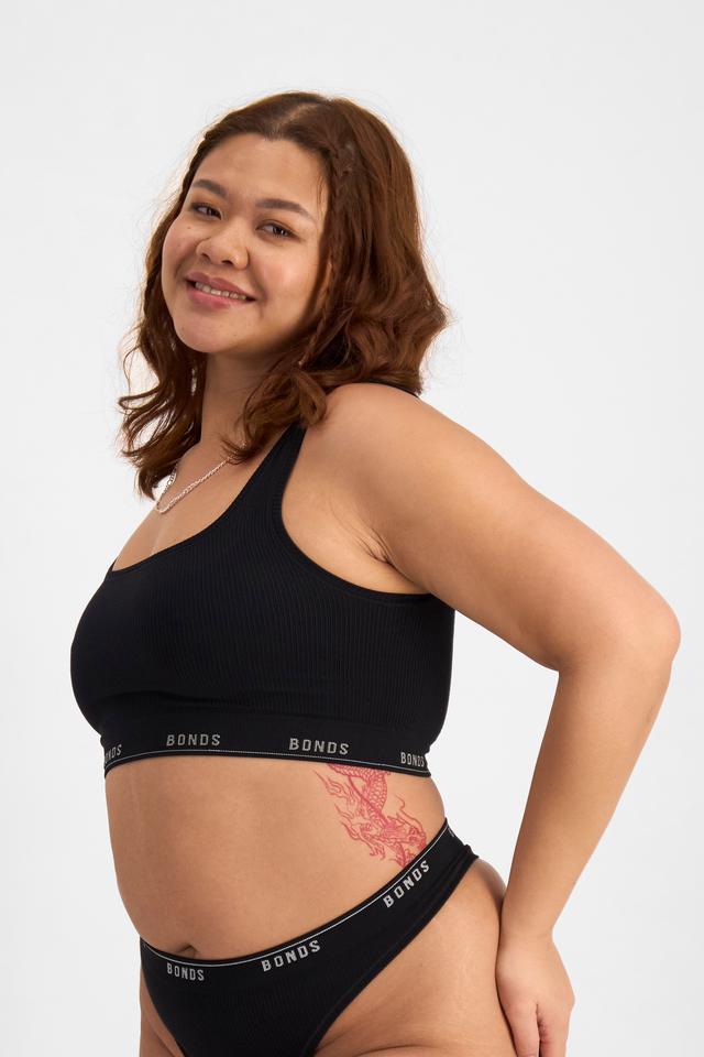 Chika (She/Her) wears size 14 and is 167cm tall with 102cm chest and 84cm waist