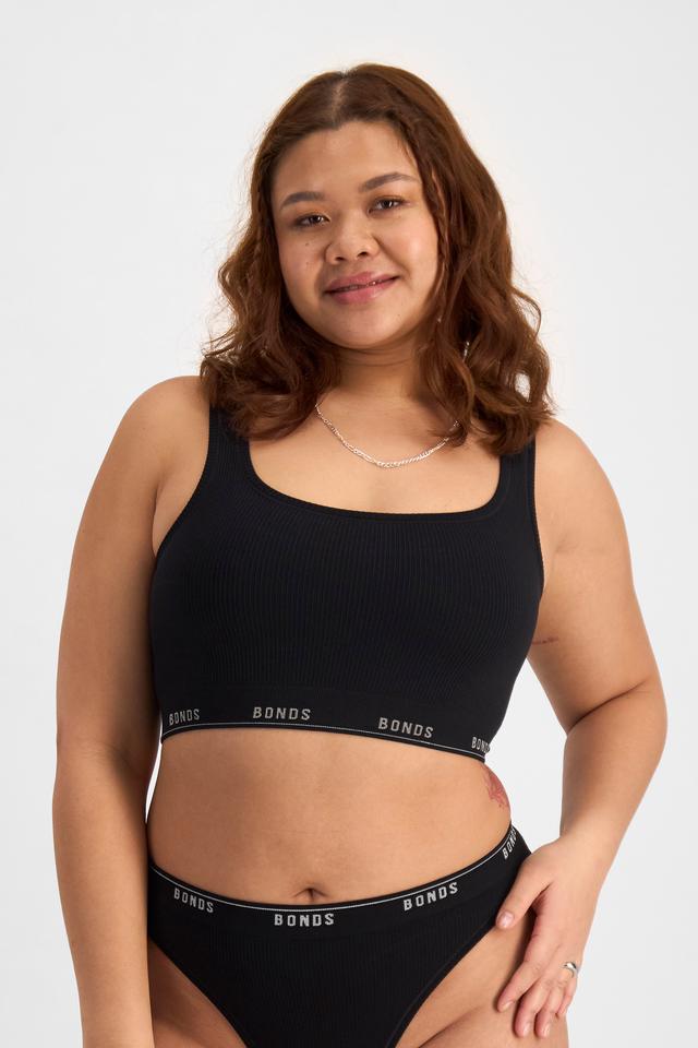 Chika (She/Her) wears size 14 and is 167cm tall with 102cm chest and 84cm waist
