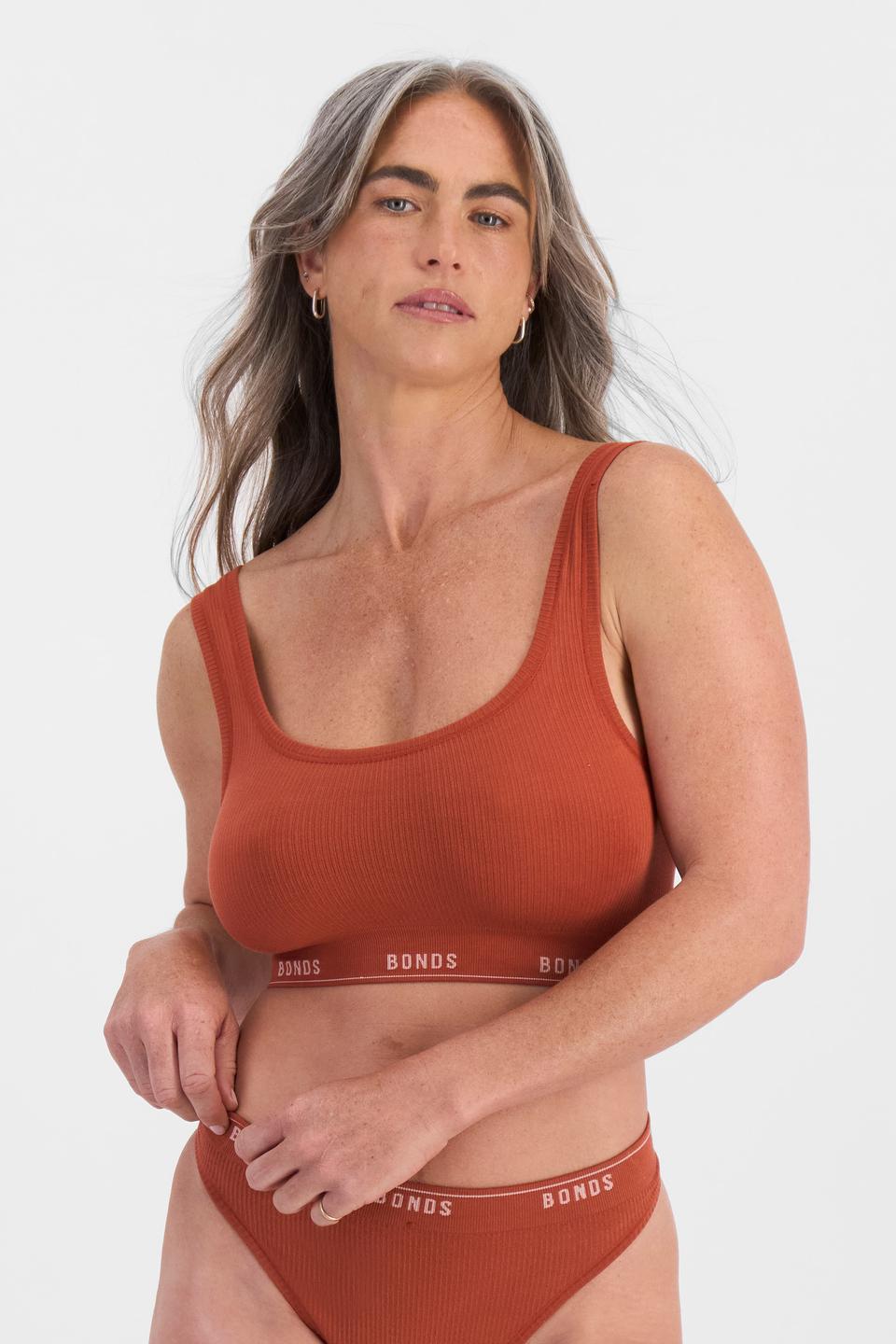 Kiah (She/Her) wears size 14 and is 165cm tall with 89cm chest and 66cm waist