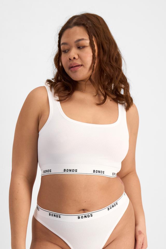 Chika (She/Her) wears size 14 and is 167cm tall with 102cm chest and 84cm waist