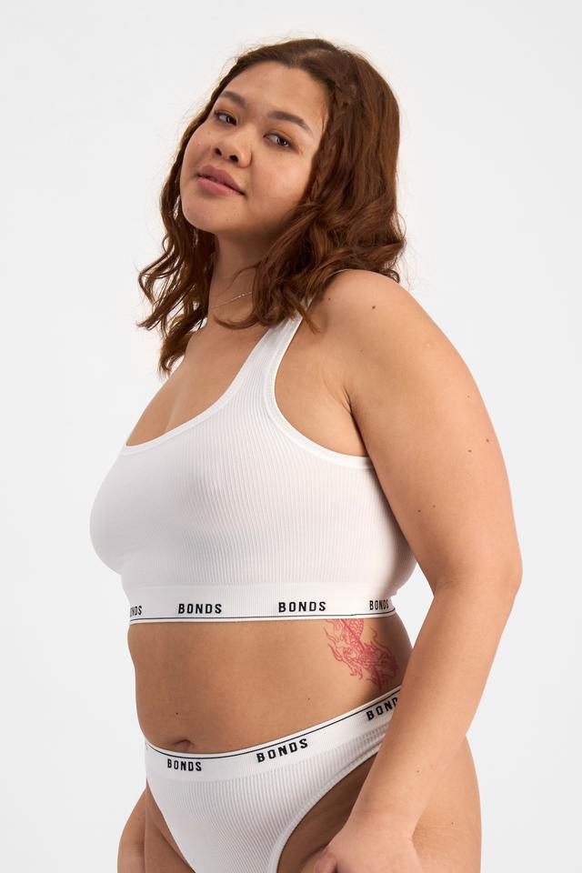 Chika (She/Her) wears size 14 and is 167cm tall with 102cm chest and 84cm waist