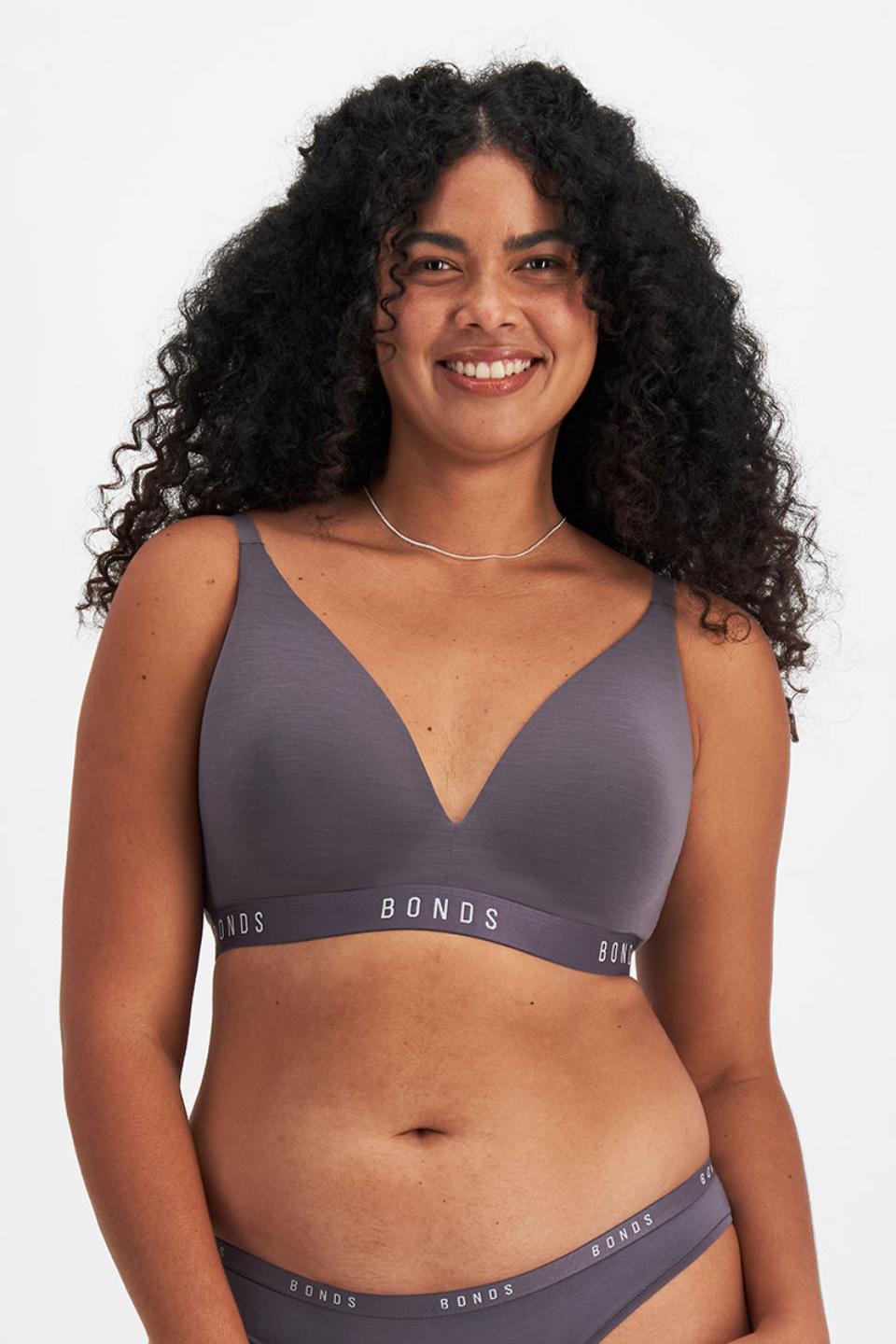 Larissa (She/Her) wears size 14DD and is 170cm tall with 90cm chest and 79.cm wais