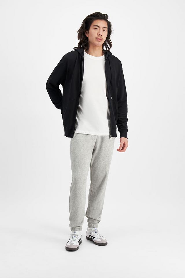 XIN (HE/HIM) WEARS SIZE MEDIUM AND IS 184CM TALL