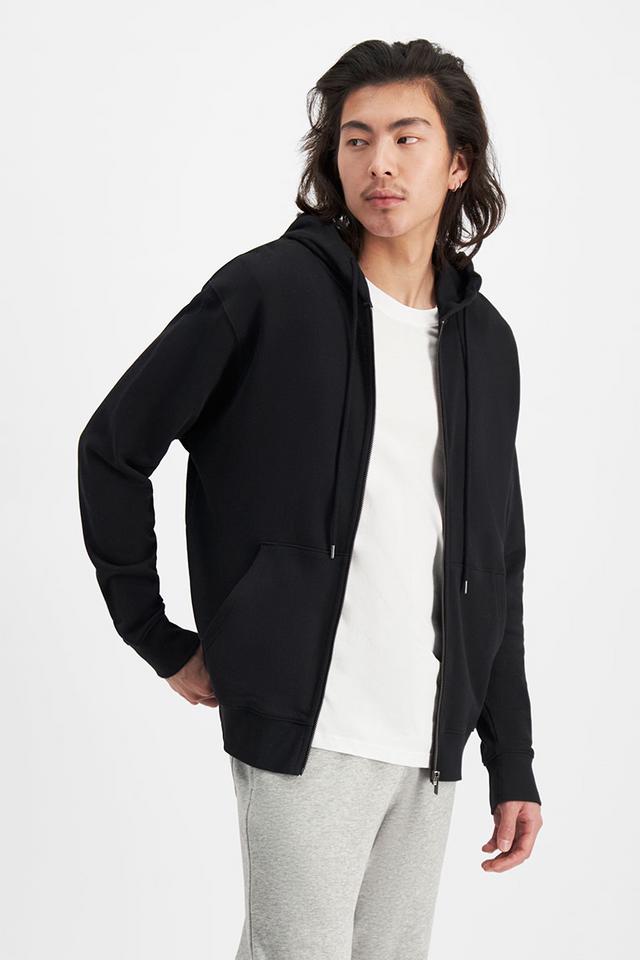 XIN (HE/HIM) WEARS SIZE MEDIUM AND IS 184CM TALL