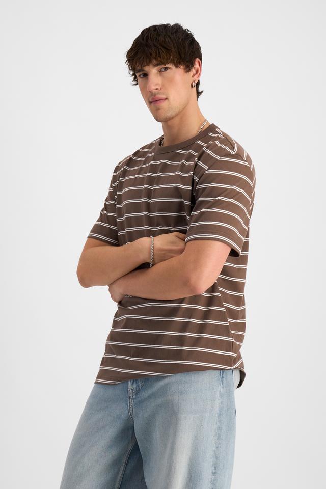 Alex (He/Him) wears size M and is 184cm tall with 98cm chest and 81cm waist