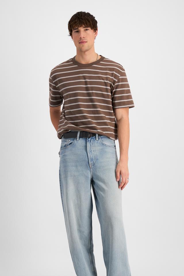 Alex (He/Him) wears size M and is 184cm tall with 98cm chest and 81cm waist