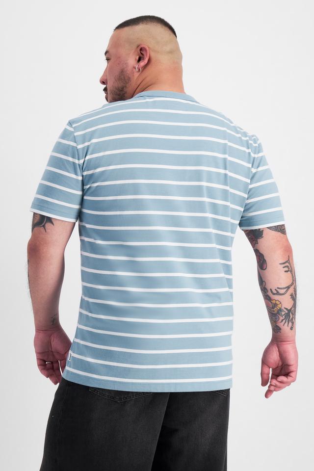 Mike (He/Him) wears size XL and is 180cm tall with 120cm chest and 96cm waist