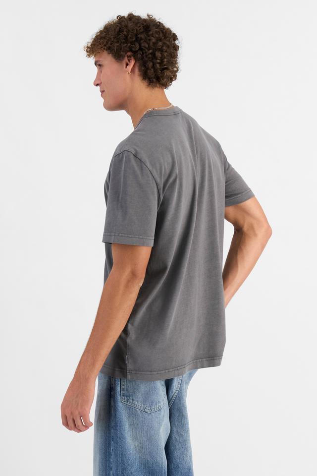 Kya (He/Him) wears size M and is 189cm tall with 99cm chest and 81cm waist