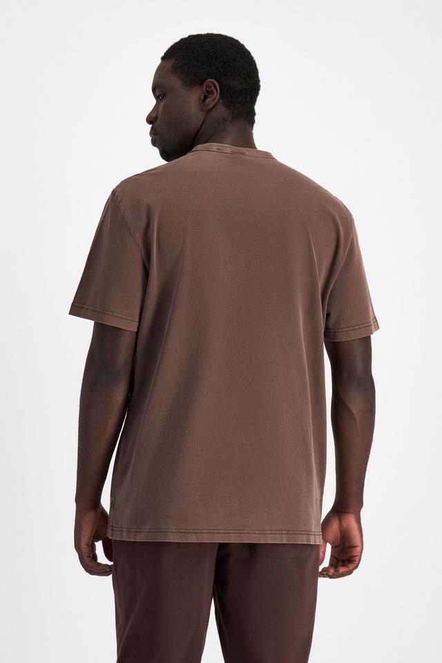 Emmanuel (He/Him) wears size M and is 183cm tall with 97cm chest and 81cm waist