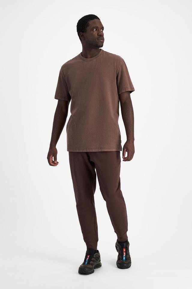 Emmanuel (He/Him) wears size M and is 183cm tall with 97cm chest and 81cm waist