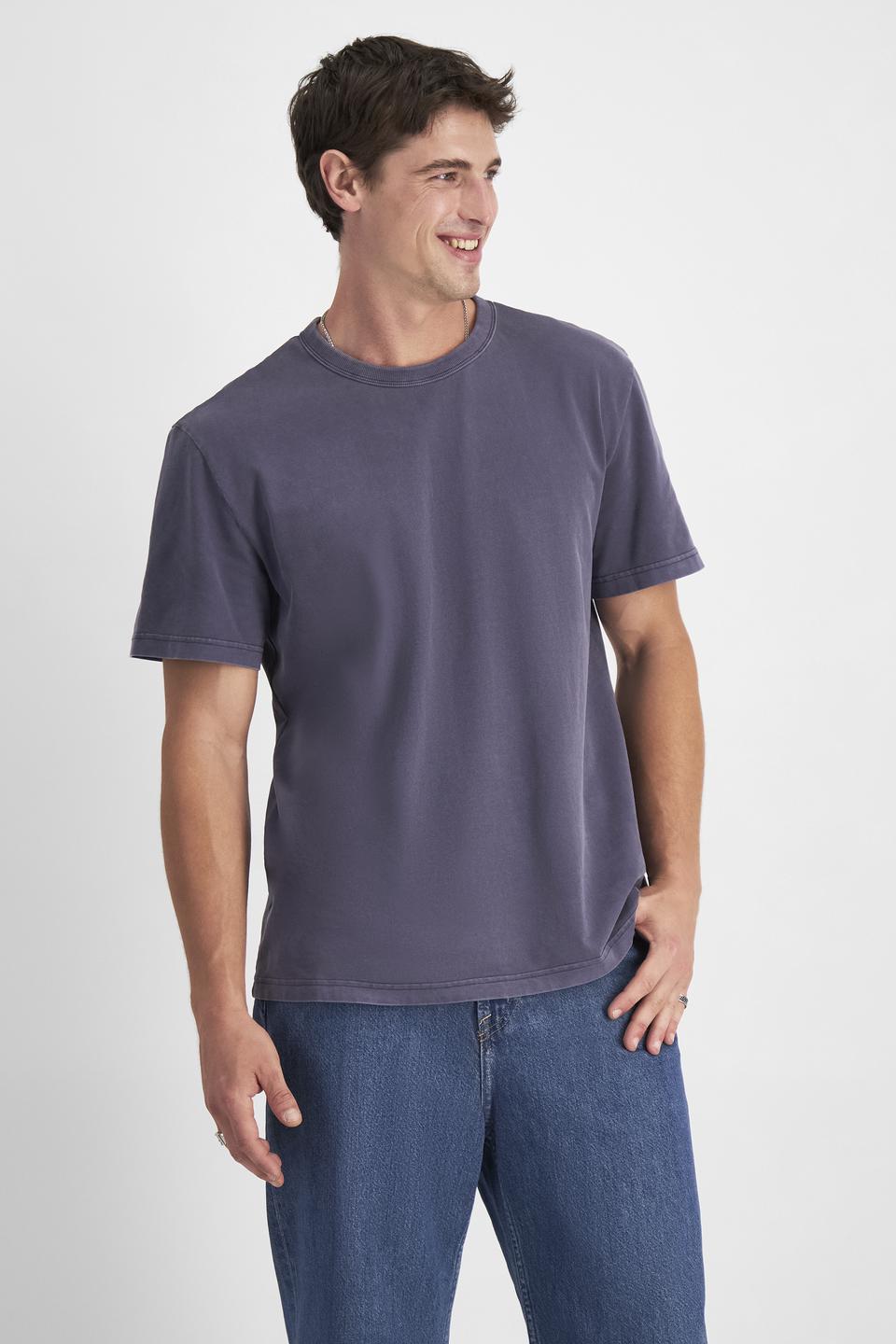 JOSH (He/Him) wears size M and is 185.48cm tall with 99cm chest and 81cm waist