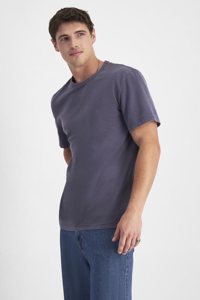 JOSH (He/Him) wears size M and is 185.48cm tall with 99cm chest and 81cm waist