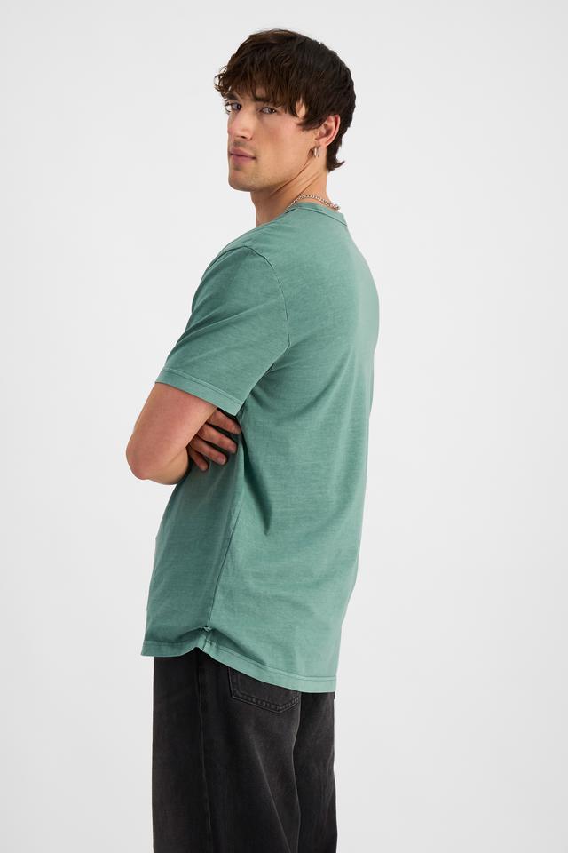 Alex (He/Him) wears size M and is 184cm tall with 98cm chest and 81cm waist