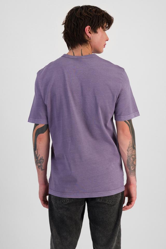 Jai (He/Him) wears size M and is 185cm tall with 92cm chest and 71cm waist