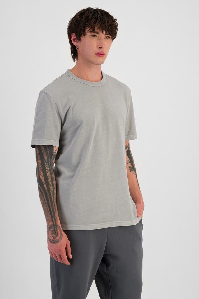 Jai (He/Him) wears size M and is 185cm tall with 92cm chest and 71cm waist