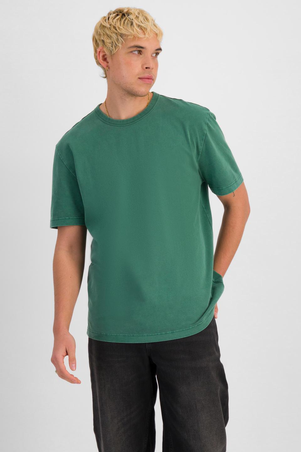 TOBIAS (He/Him) wears size M and is 187cm tall with 93cm chest and 78cm waist