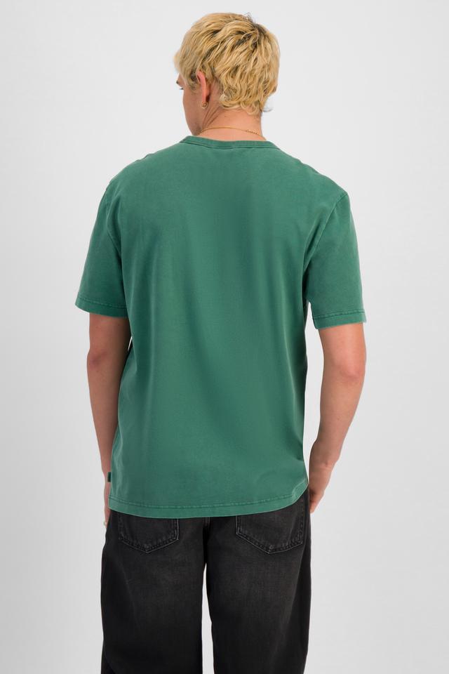 TOBIAS (He/Him) wears size M and is 187cm tall with 93cm chest and 78cm waist
